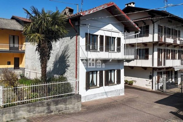 casa indipendente in vendita a San Colombano Belmonte