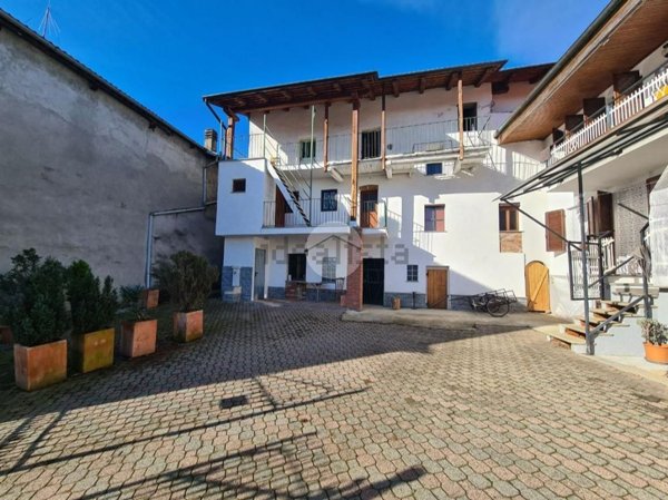 casa semindipendente in vendita a San Colombano Belmonte