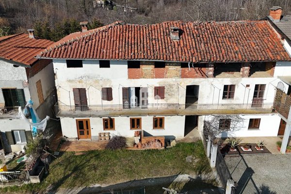 casa indipendente in vendita a San Colombano Belmonte