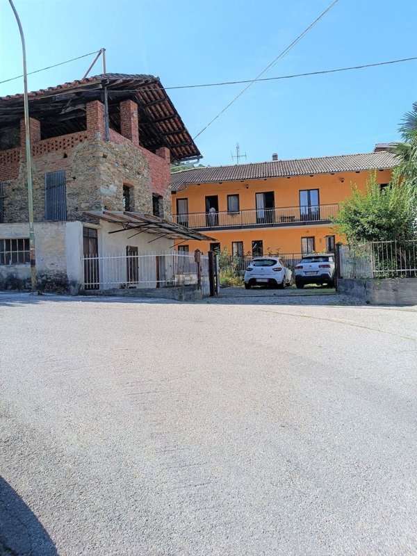 casale in vendita a San Colombano Belmonte