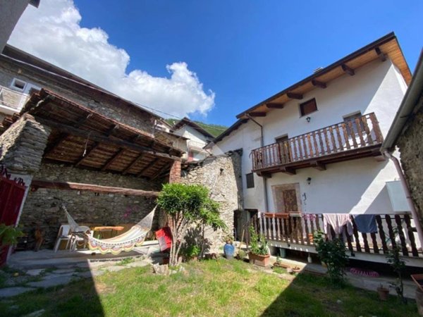 casa semindipendente in vendita a San Didero