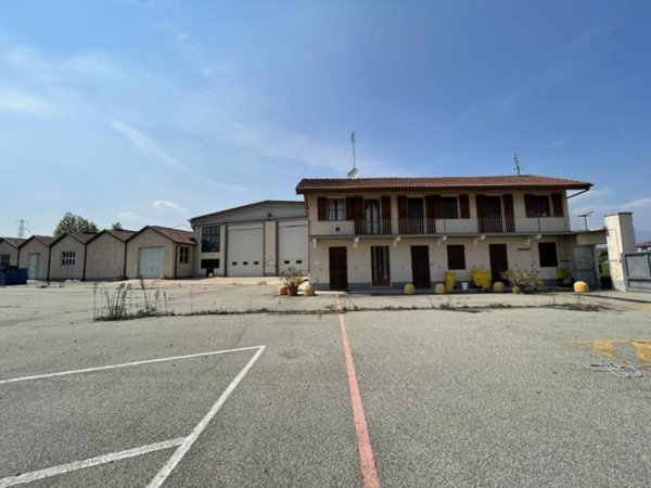 locale commerciale in vendita a San Francesco al Campo