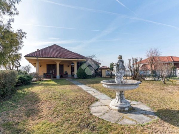 casa indipendente in vendita a San Francesco al Campo