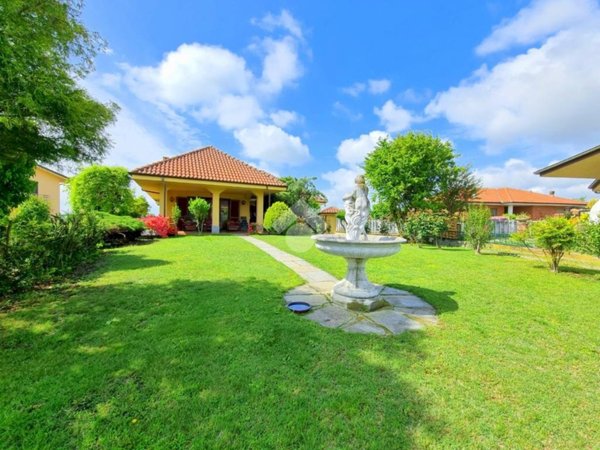 casa indipendente in vendita a San Francesco al Campo