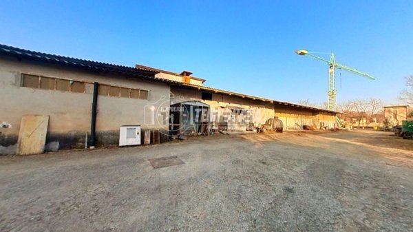 capannone in vendita a San Francesco al Campo