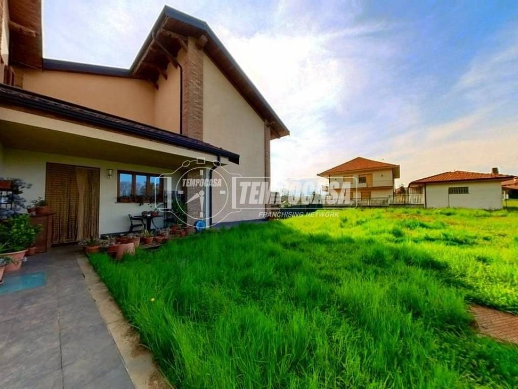 casa indipendente in vendita a San Francesco al Campo