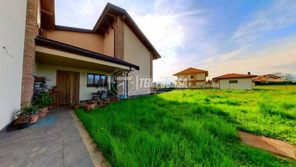 casa indipendente in vendita a San Francesco al Campo