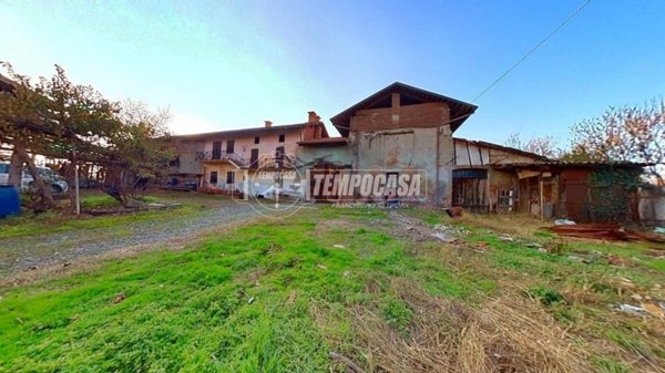 casale in vendita a San Francesco al Campo