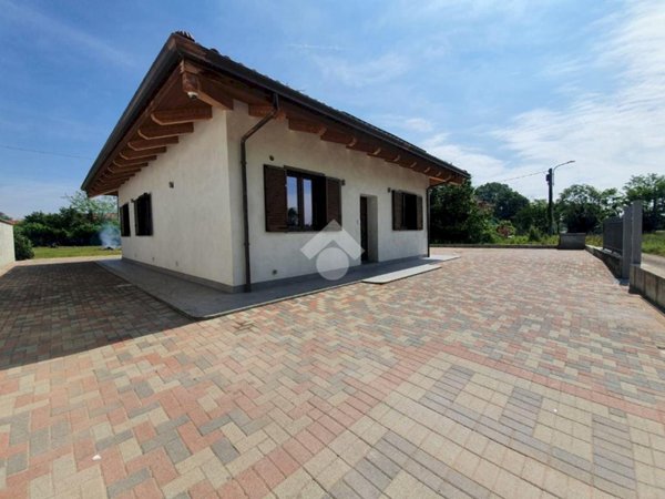 casa indipendente in vendita a San Francesco al Campo