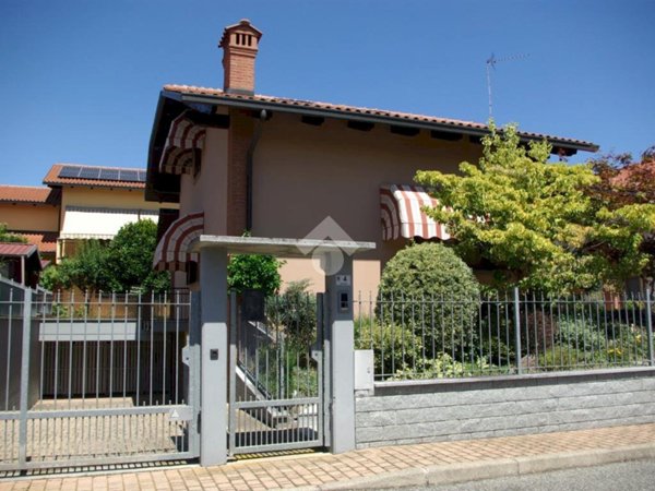 casa indipendente in vendita a San Francesco al Campo