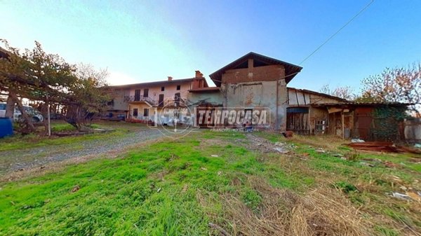 casale in vendita a San Francesco al Campo