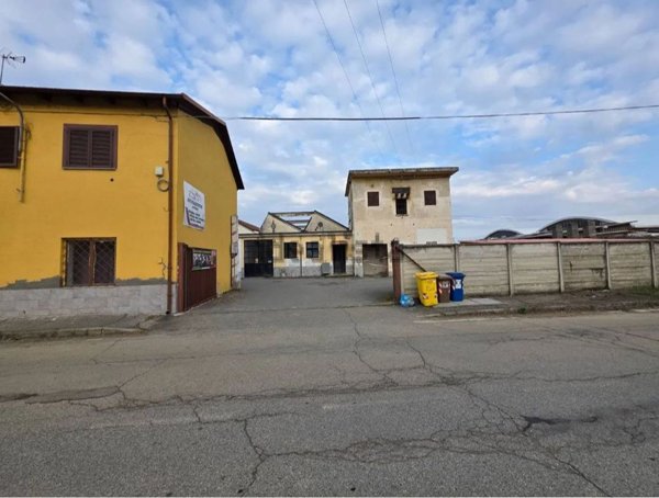 locale di sgombero in vendita a San Francesco al Campo