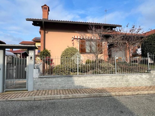 casa indipendente in vendita a San Francesco al Campo