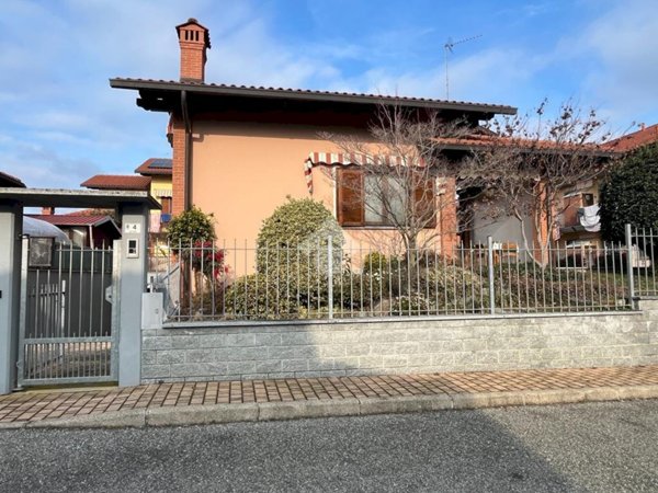 casa indipendente in vendita a San Francesco al Campo