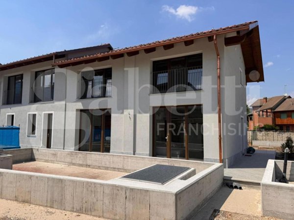 casa indipendente in vendita a Sangano