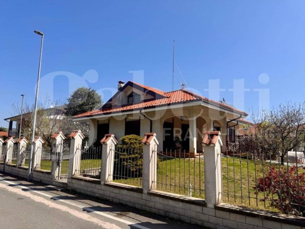 casa indipendente in vendita a Sangano