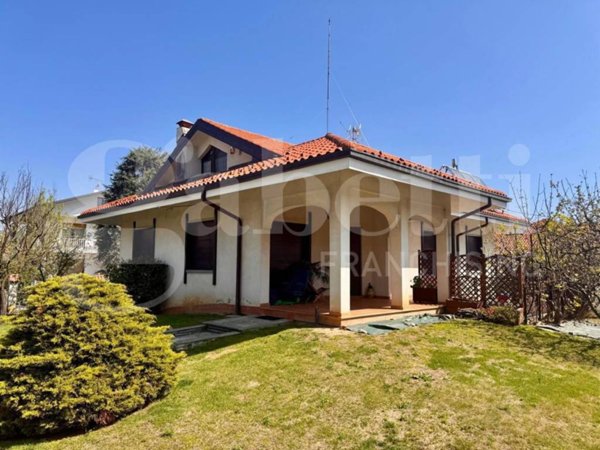 casa indipendente in vendita a Sangano