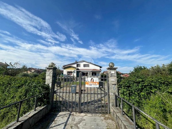 pentavano in vendita a Sangano