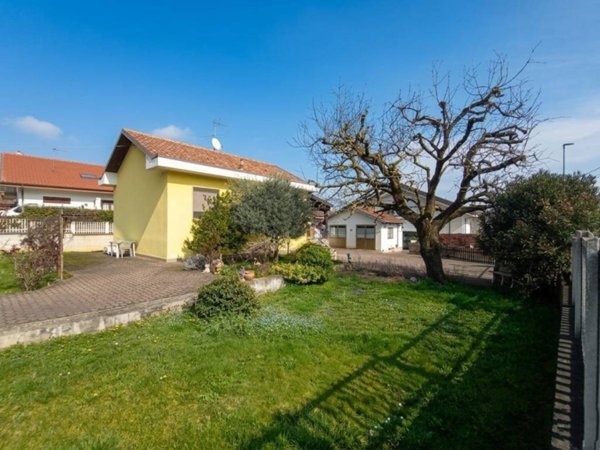 casa indipendente in vendita a Sangano