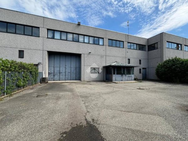 locale commerciale in vendita a San Gillio