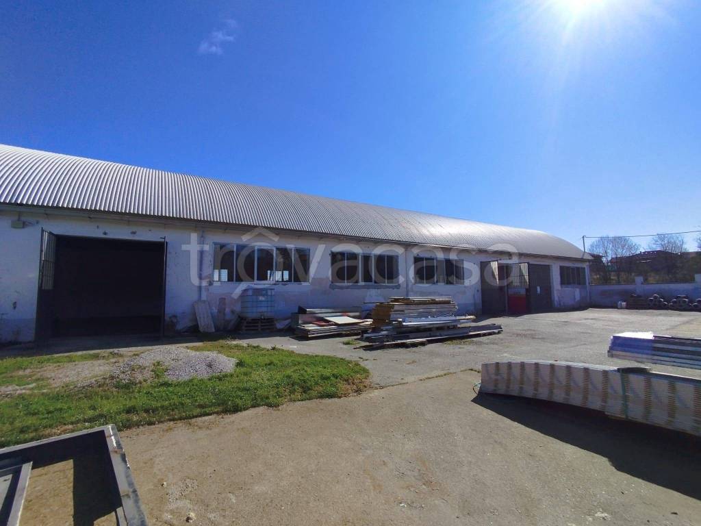 locale commerciale in vendita a San Gillio