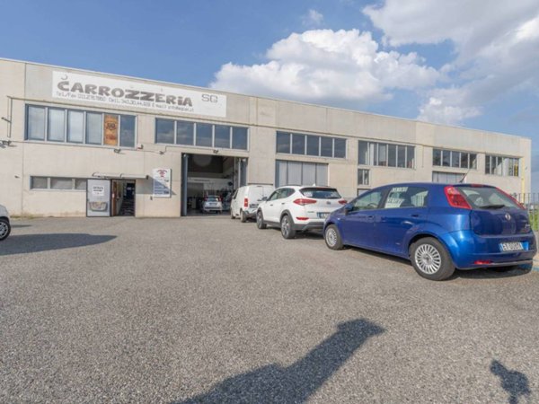 locale commerciale in vendita a San Gillio