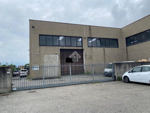 capannone in vendita a San Gillio