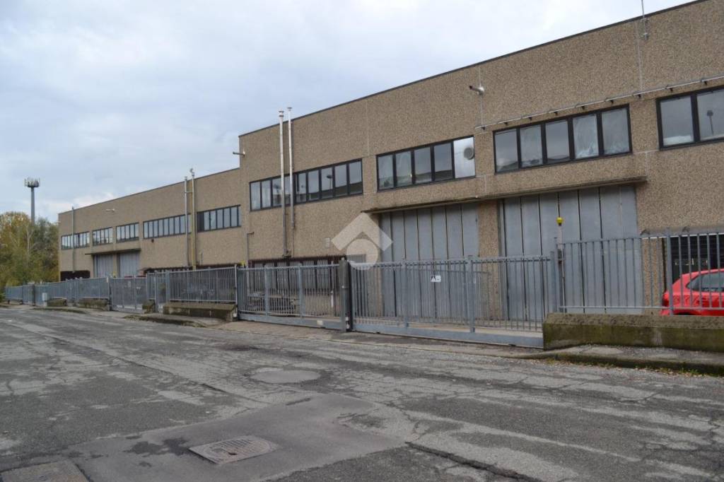 locale commerciale in vendita a San Gillio