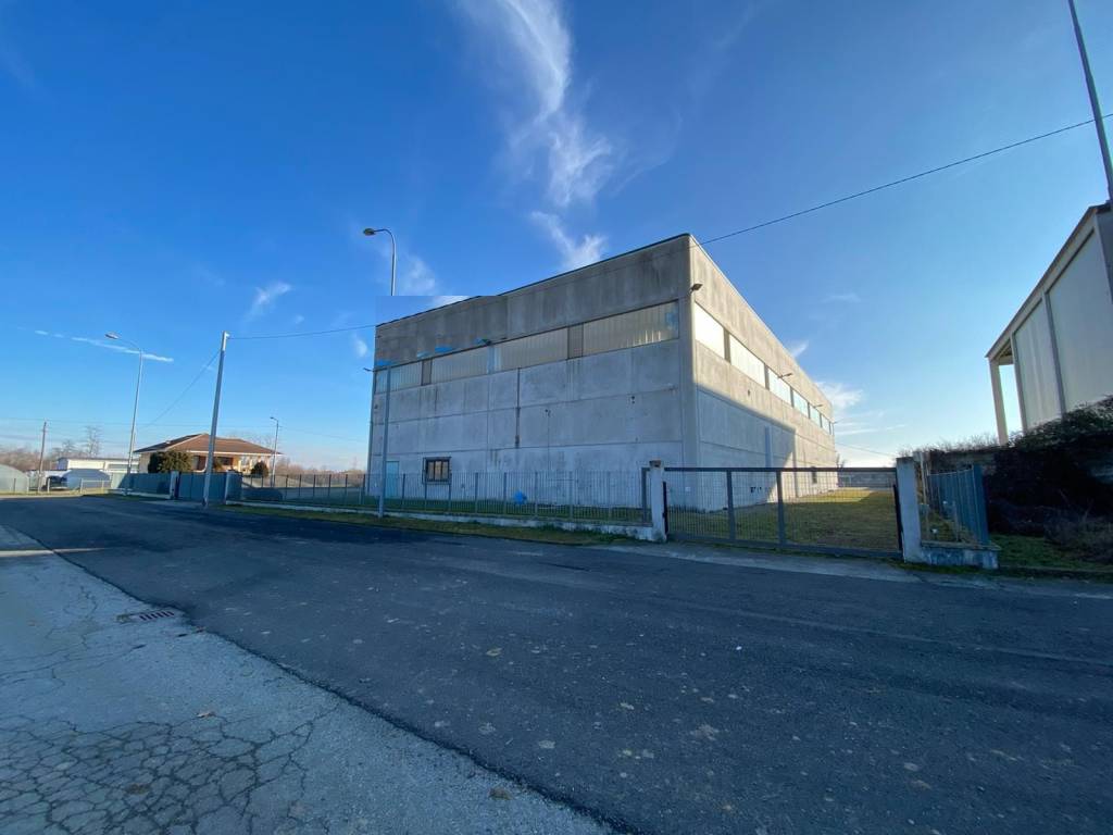 locale commerciale in vendita a San Giorgio Canavese