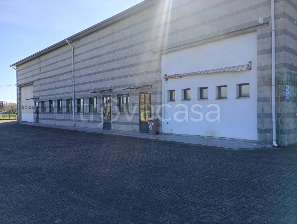 locale commerciale in vendita a San Giorgio Canavese in zona Cortereggio