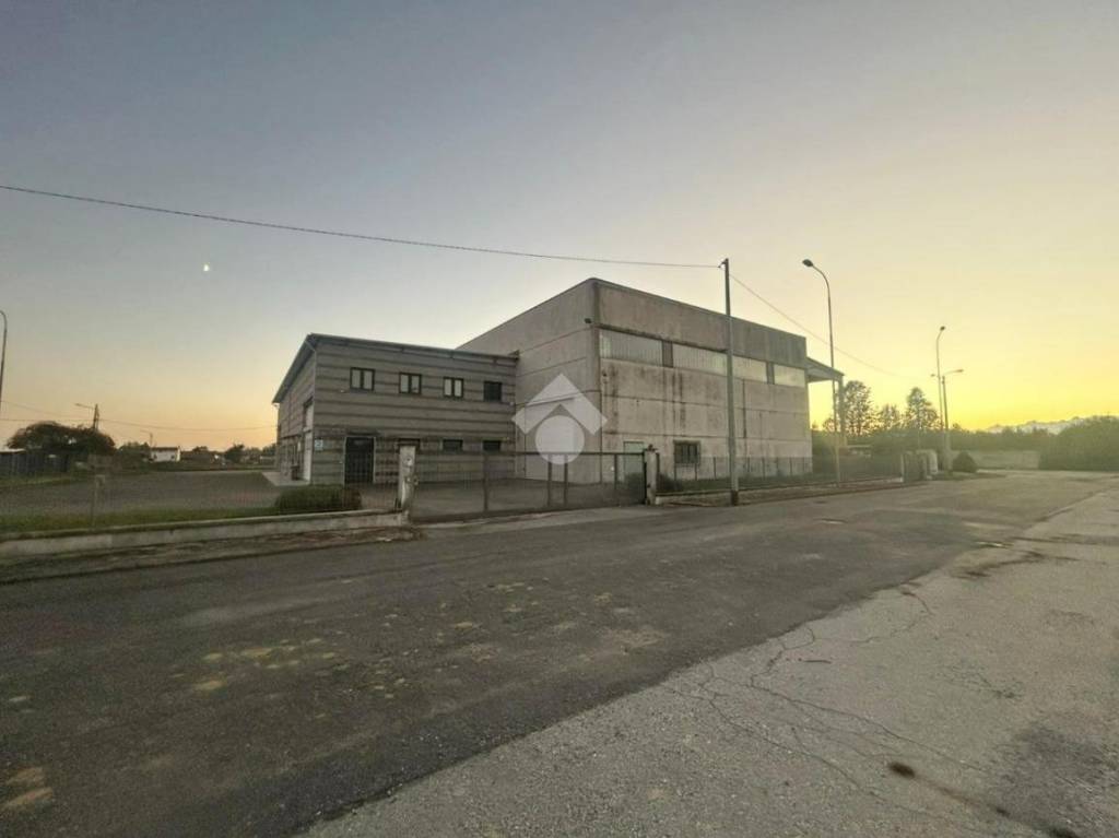 locale commerciale in vendita a San Giorgio Canavese in zona Cortereggio