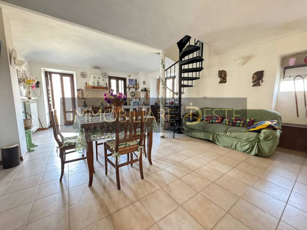 casa indipendente in vendita a San Giorio di Susa