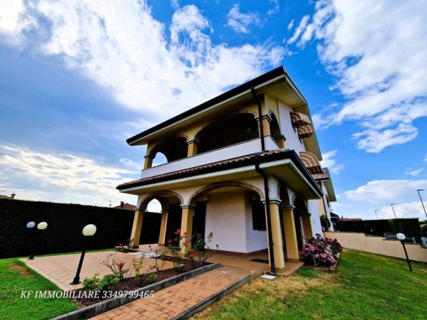 casa indipendente in vendita a San Maurizio Canavese in zona Malanghero