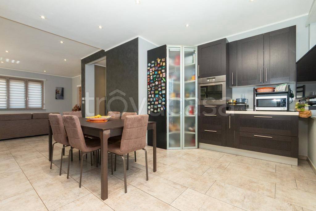 casa indipendente in vendita a San Mauro Torinese in zona Oltre Po