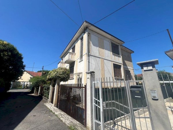 casa indipendente in vendita a San Mauro Torinese in zona Oltre Po
