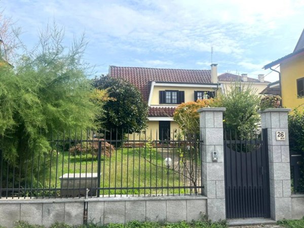 casa indipendente in vendita a San Mauro Torinese in zona Oltre Po