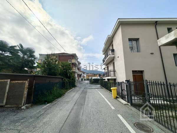 casa semindipendente in vendita a San Mauro Torinese in zona Bertoulla