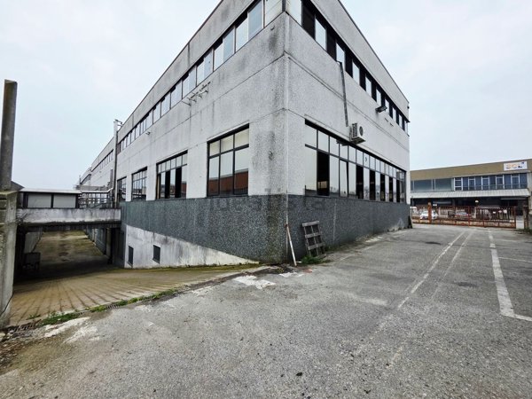 capannone in vendita a San Mauro Torinese in zona Pescarito