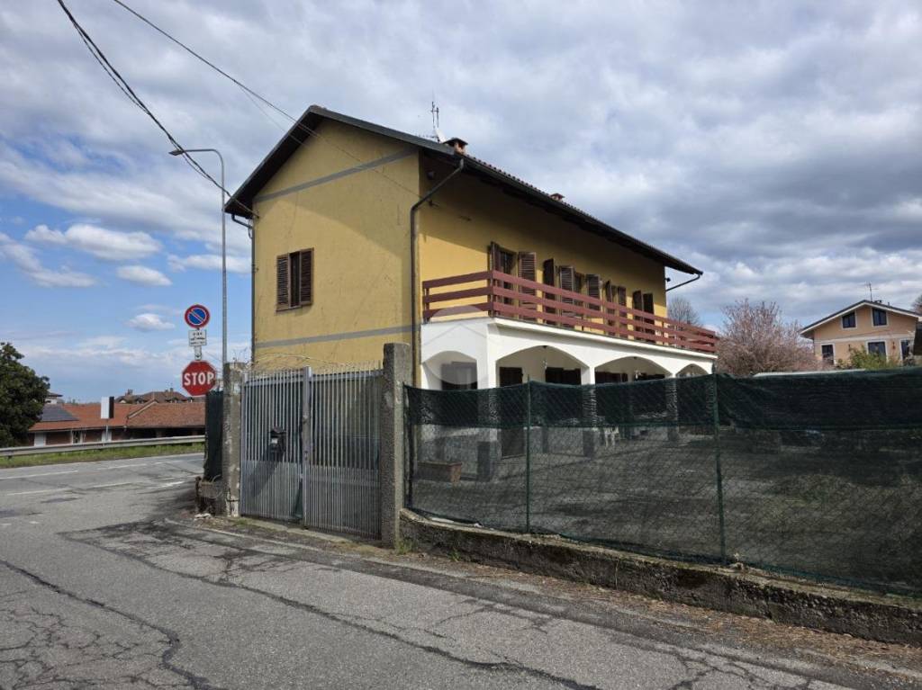 casa indipendente in vendita a San Mauro Torinese in zona Sambuy
