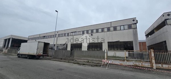 capannone in vendita a San Mauro Torinese in zona Pescarito