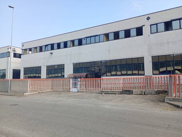locale commerciale in vendita a San Mauro Torinese in zona Pescarito