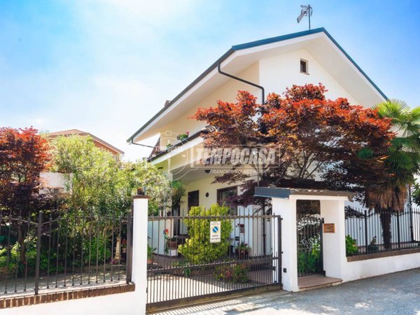casa indipendente in vendita a San Mauro Torinese in zona Bertoulla