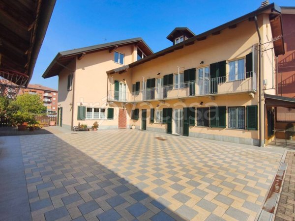 casa indipendente in vendita a San Mauro Torinese in zona Bertoulla