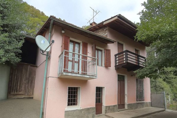 casa indipendente in vendita a San Pietro Val Lemina