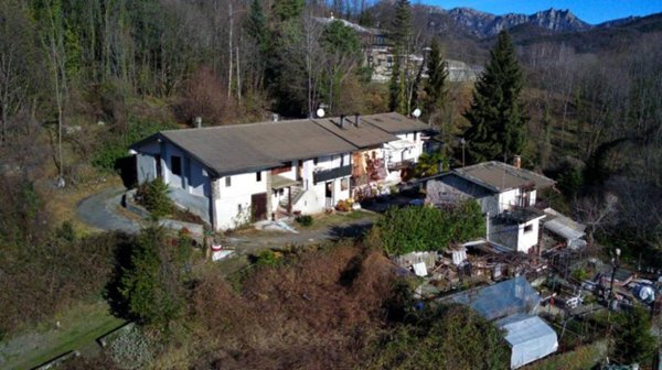 casa indipendente in vendita a San Pietro Val Lemina