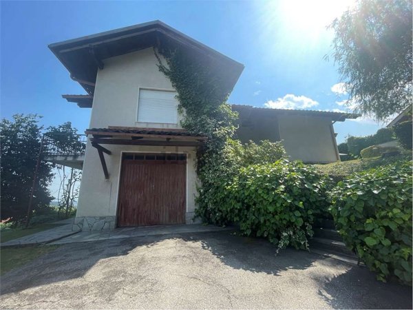 casa indipendente in vendita a San Pietro Val Lemina