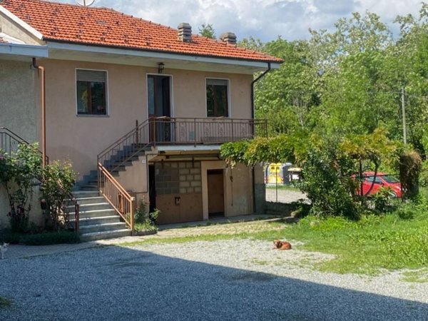 casa indipendente in vendita a San Pietro Val Lemina