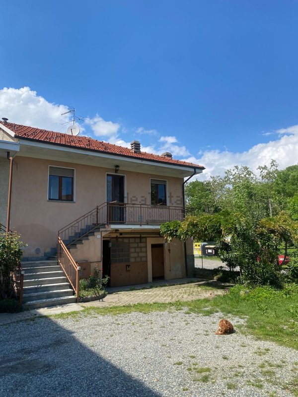 casa indipendente in vendita a San Pietro Val Lemina