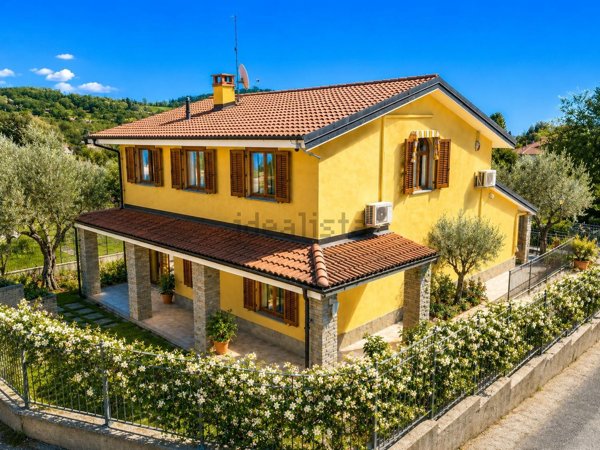 casa indipendente in vendita a San Pietro Val Lemina