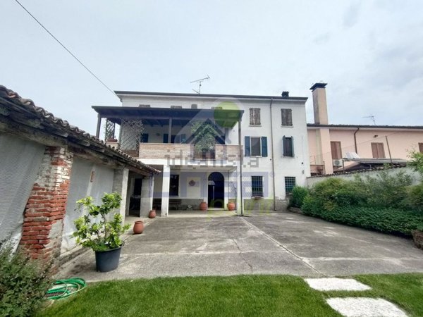 casa indipendente in vendita ad Acquanegra sul Chiese